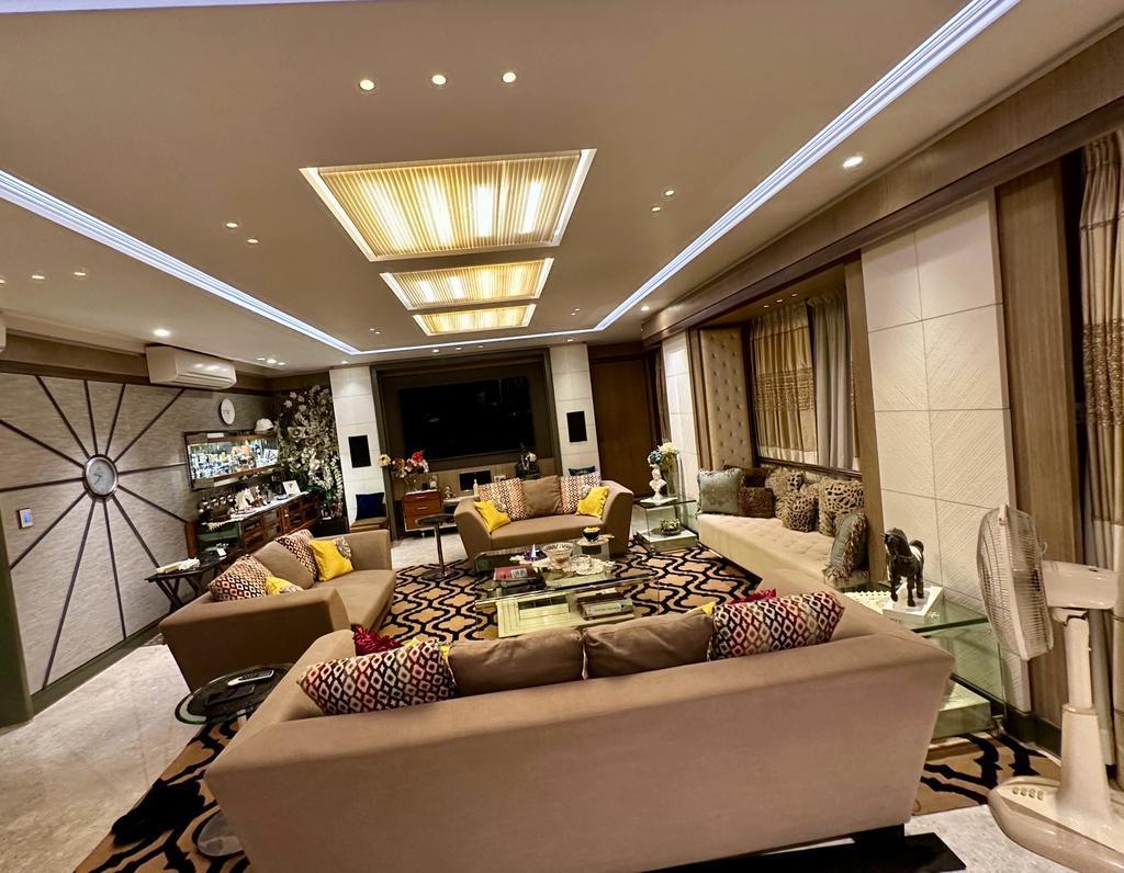 4 BHK + Extra Room Apartment For Sale in Oberoi Springs