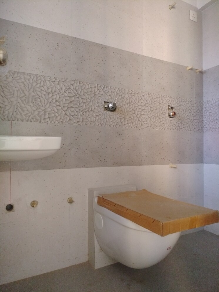 Bathroom, vaibhav-wisteria-residency 2 Bedroom 489 Sq.Ft. Apartment In Santacruz East Mumbai 6630264