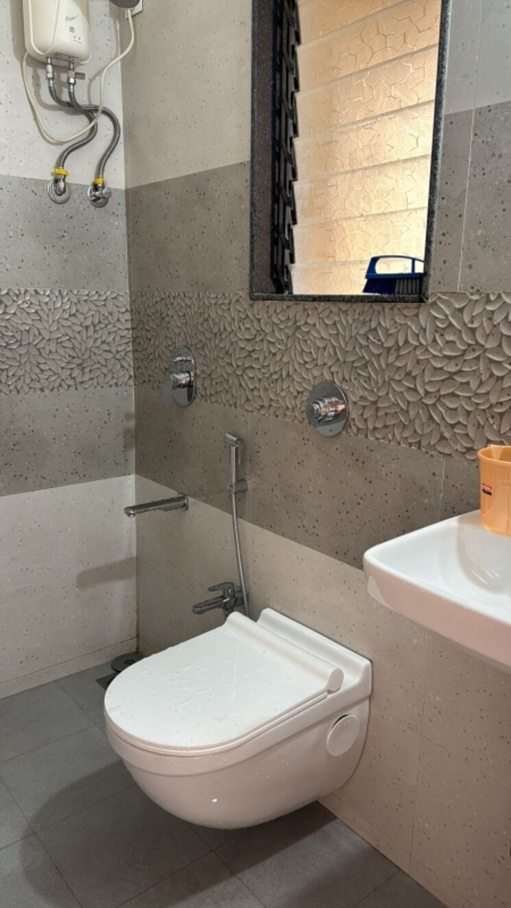 Bathroom, vaibhav-wisteria-residency 1 Bedroom 413 Sq.Ft. Apartment In Santacruz East Mumbai 6630382