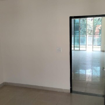 Room in 3 BHK Apartment at Ansal API Esencia, Sector 67 – for Rent