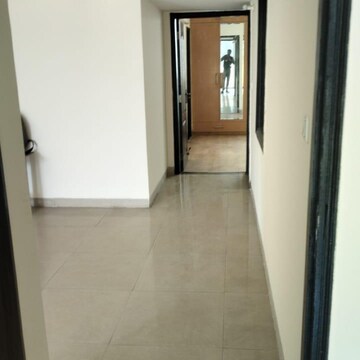 Room in 3 BHK Apartment at Ansal API Esencia, Sector 67 – for Rent