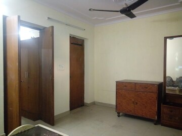 Room in 2 BHK Builder Floor at Lajpat Nagar – for Rent