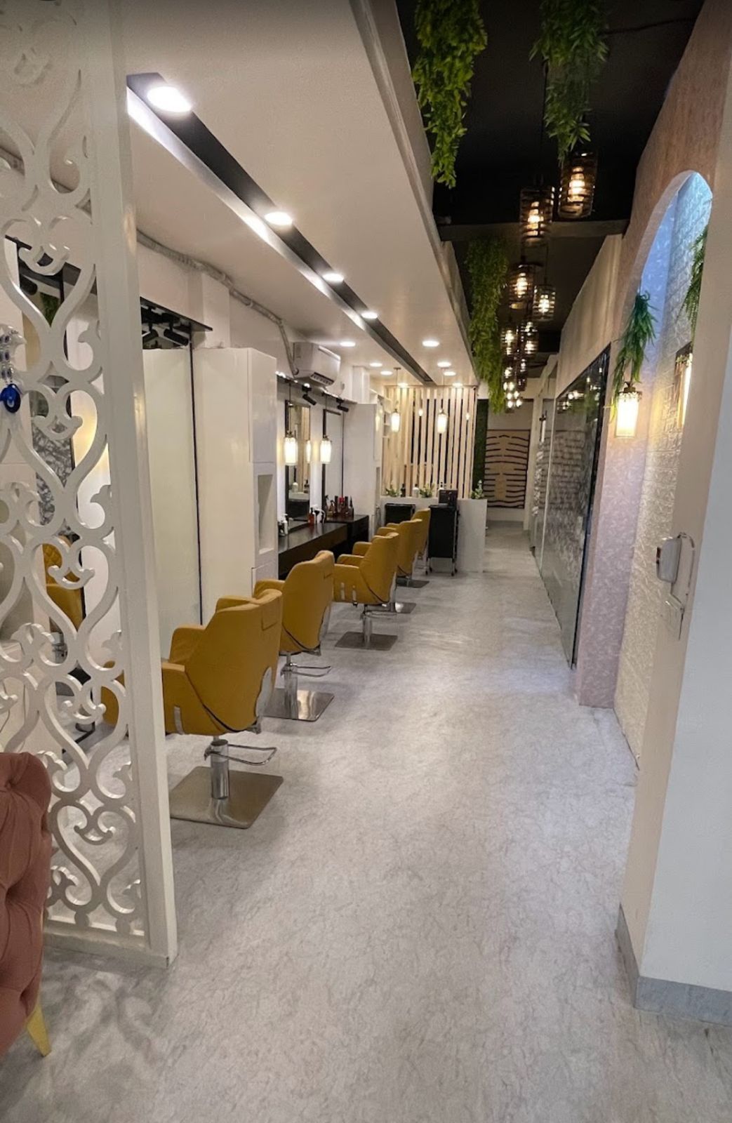 Resale Commercial Shop 1700 Sq.Ft. in Rajouri Garden Delhi 6634639