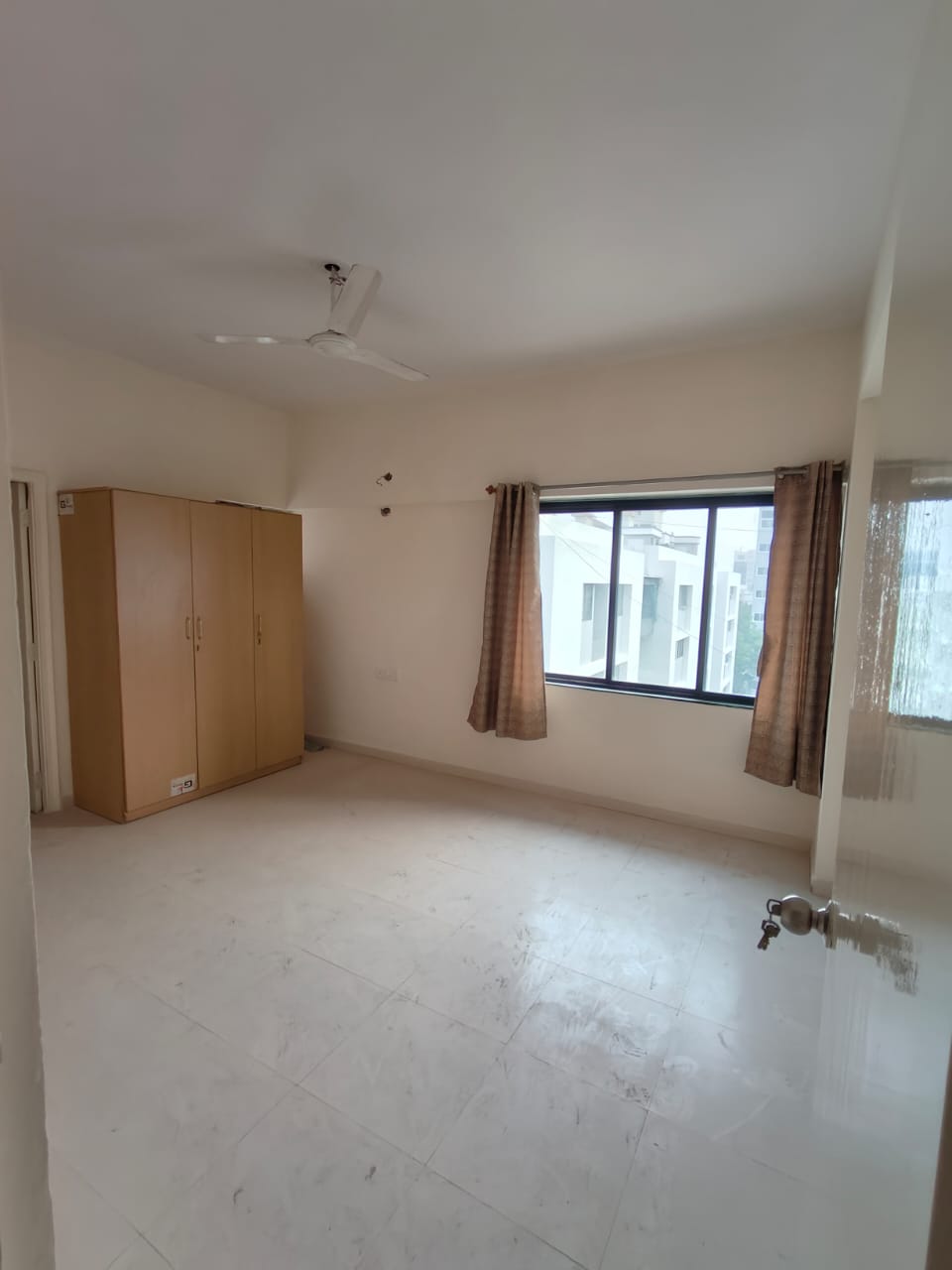 Rental 3 Bedroom 1800 Sq.Ft. Apartment in Prahlad Nagar Ahmedabad 6635361