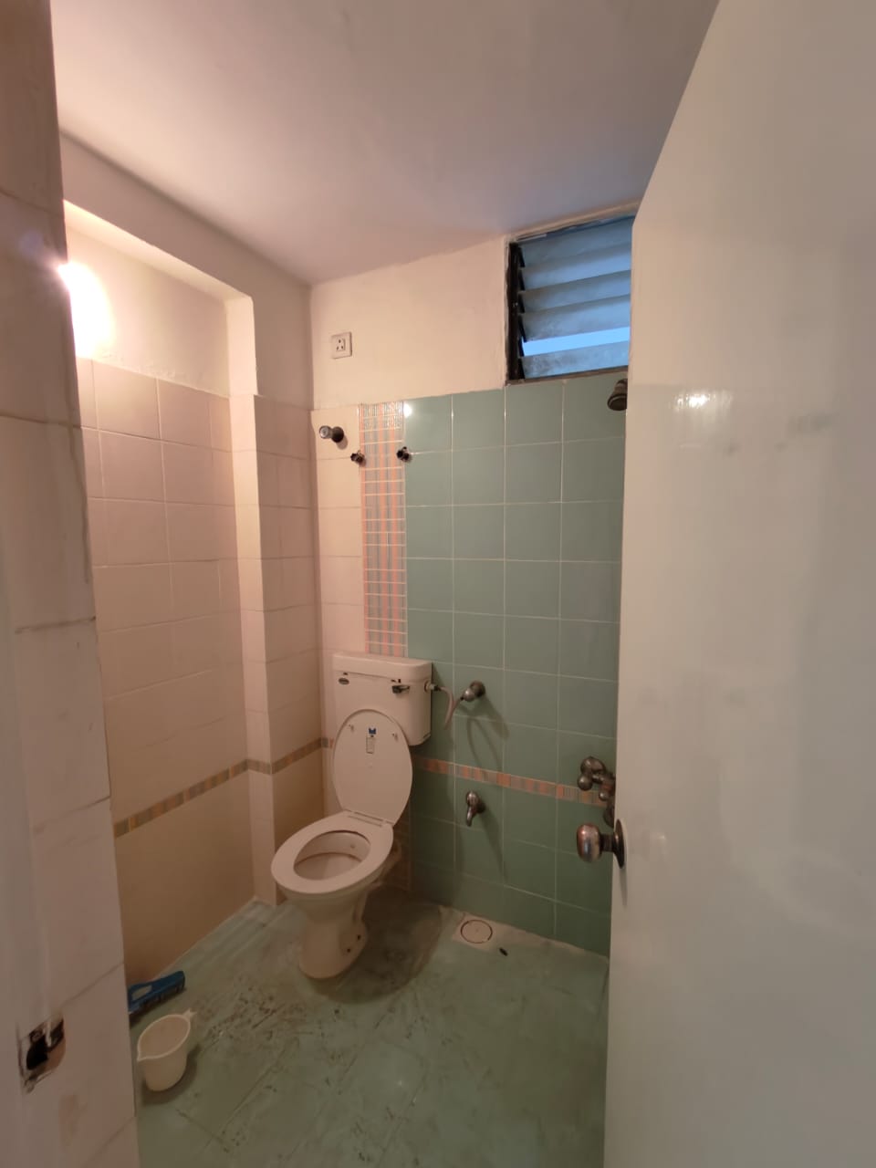 Rental 3 Bedroom 1800 Sq.Ft. Apartment in Prahlad Nagar Ahmedabad 6635361