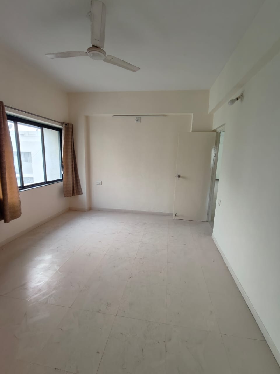 Rental 3 Bedroom 1800 Sq.Ft. Apartment in Prahlad Nagar Ahmedabad 6635361