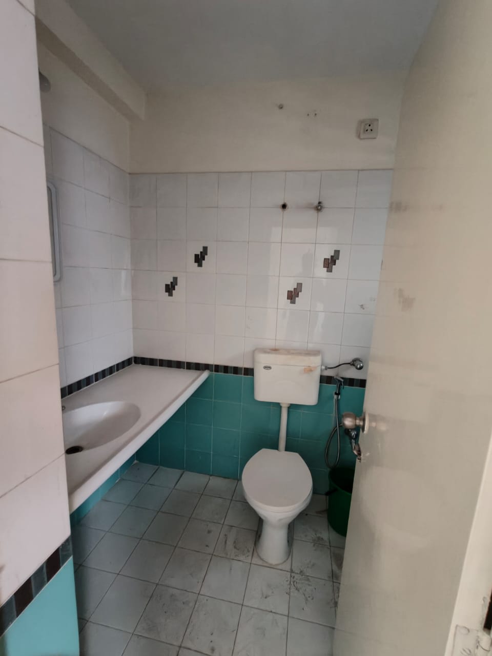 Rental 3 Bedroom 1800 Sq.Ft. Apartment in Prahlad Nagar Ahmedabad 6635361