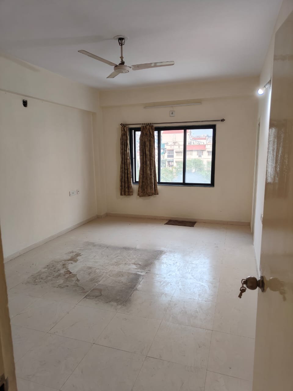 Rental 3 Bedroom 1800 Sq.Ft. Apartment in Prahlad Nagar Ahmedabad 6635361