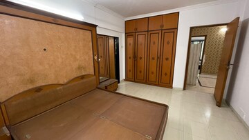 Master Bedroom in 3 BHK Apartment at Lokhandwala Complex Andheri – for Rent