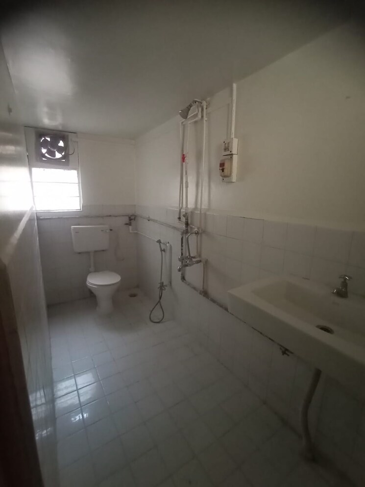 Bathroom, krishna-kunj-karvenagar 1 Bedroom 650 Sq.Ft. Apartment In Karve Nagar Pune 6637458