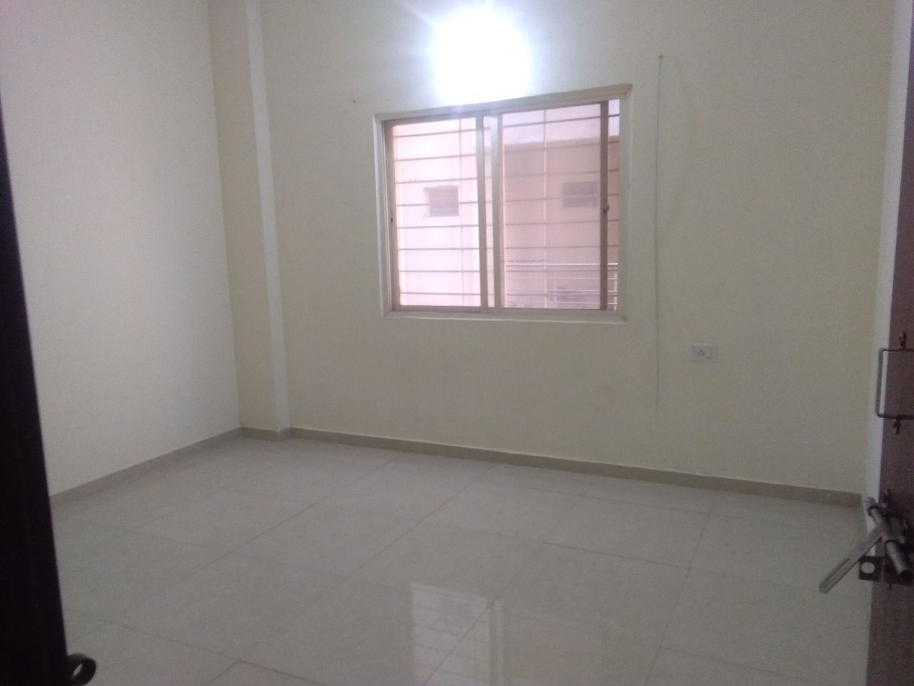 Resale 2 Bedroom 1042 Sq.Ft. Apartment in Macker Silver Estate Vertica