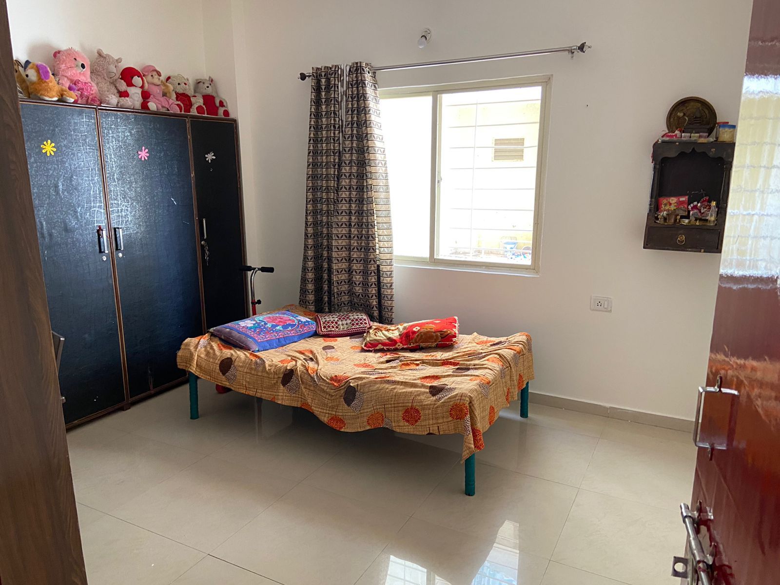 Resale 2 Bedroom 1042 Sq.Ft. Apartment in Macker Silver Estate Vertica