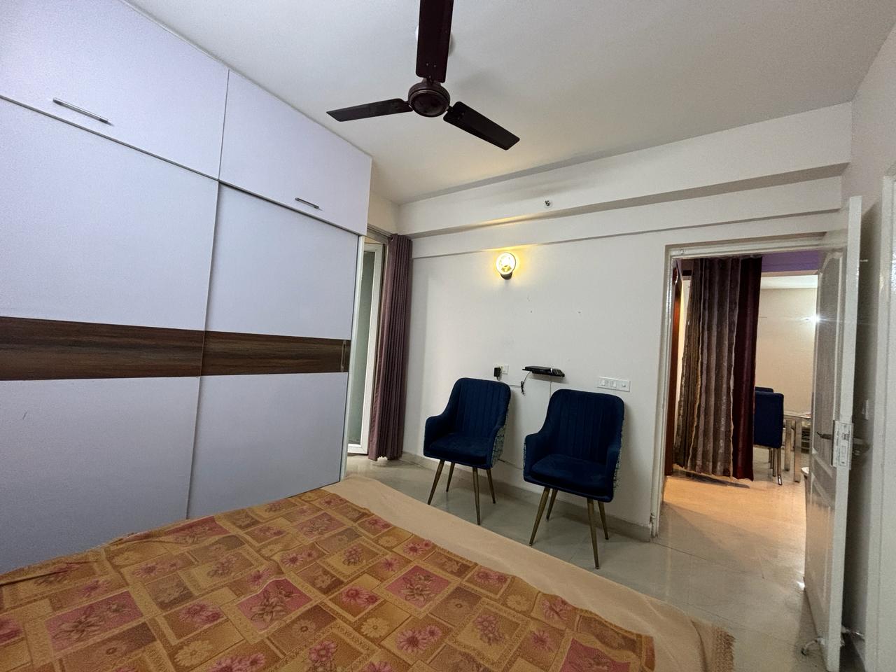 Resale 3 Bedroom 1640 Sq.Ft. Apartment in Amrapali Sapphire, Sector 45