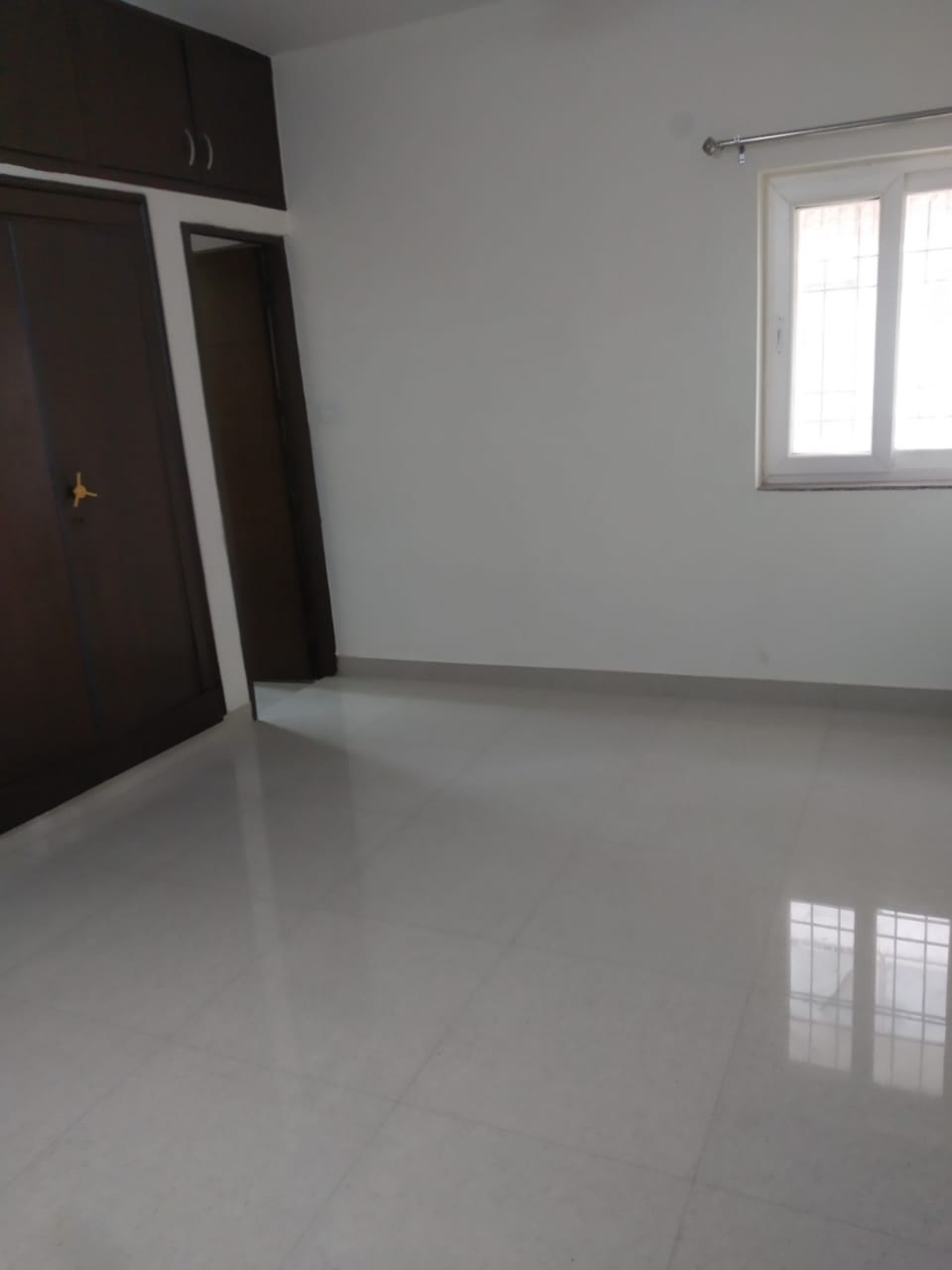 Rental 3 Bedroom 1550 Sq.Ft. Apartment in Saraswati Narmada Ganga