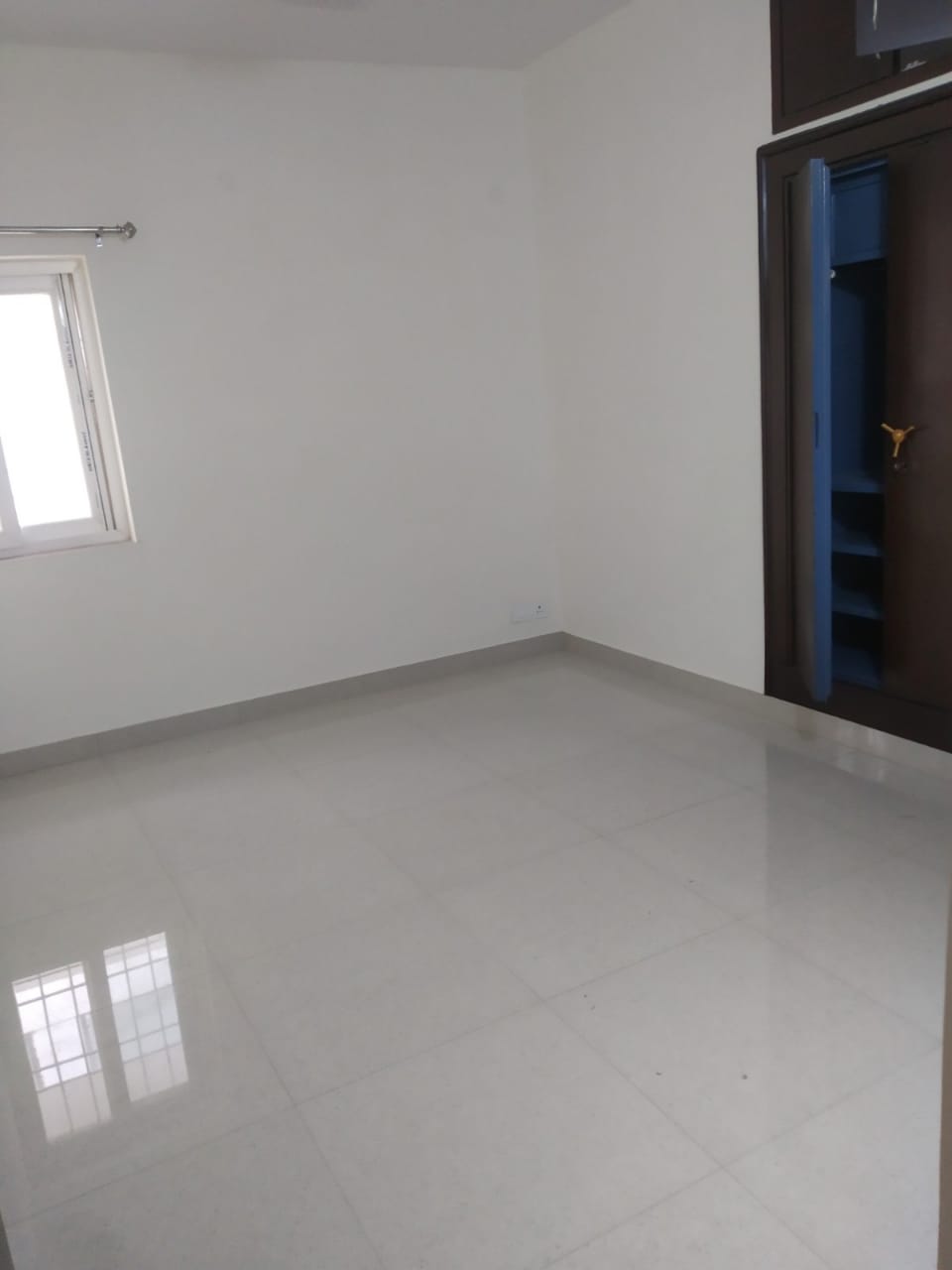 Rental 3 Bedroom 1550 Sq.Ft. Apartment in Saraswati Narmada Ganga