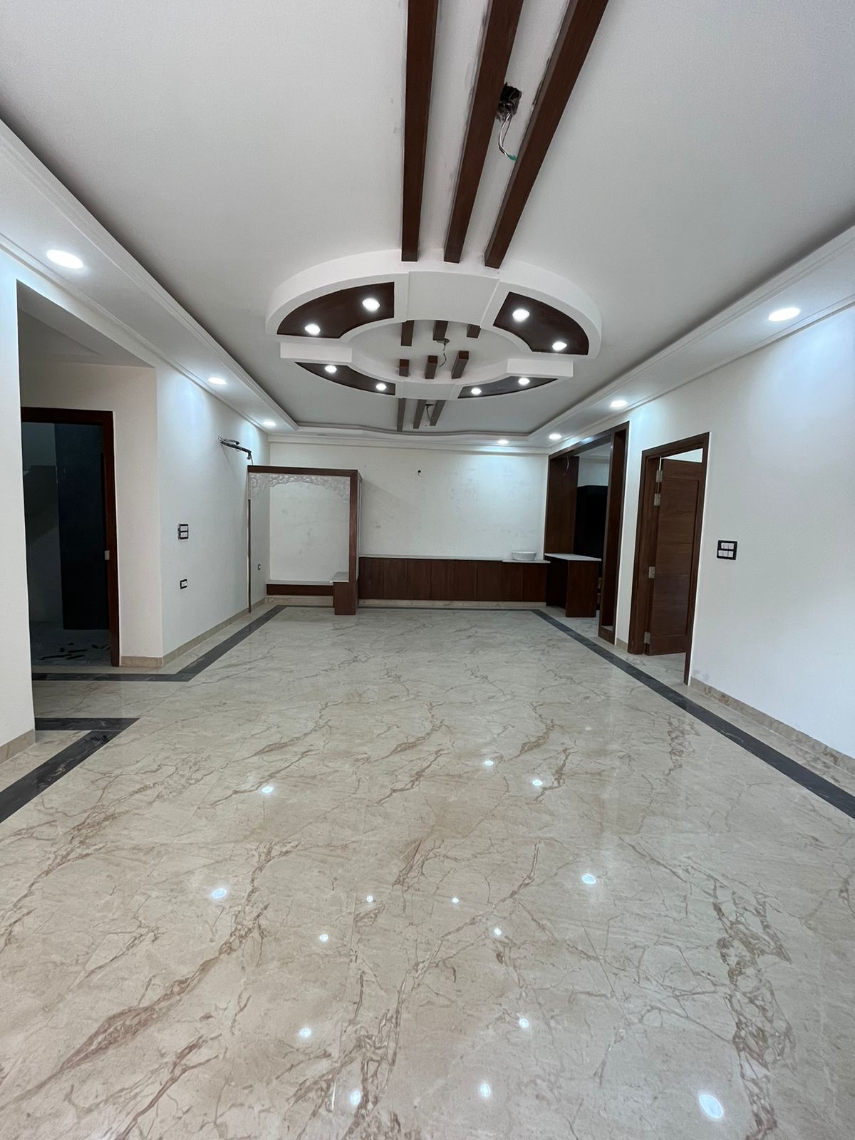 Rental 4 Bedroom 2650 Sq.Ft. Builder Floor in Green Fields Colony Faridabad 6644702