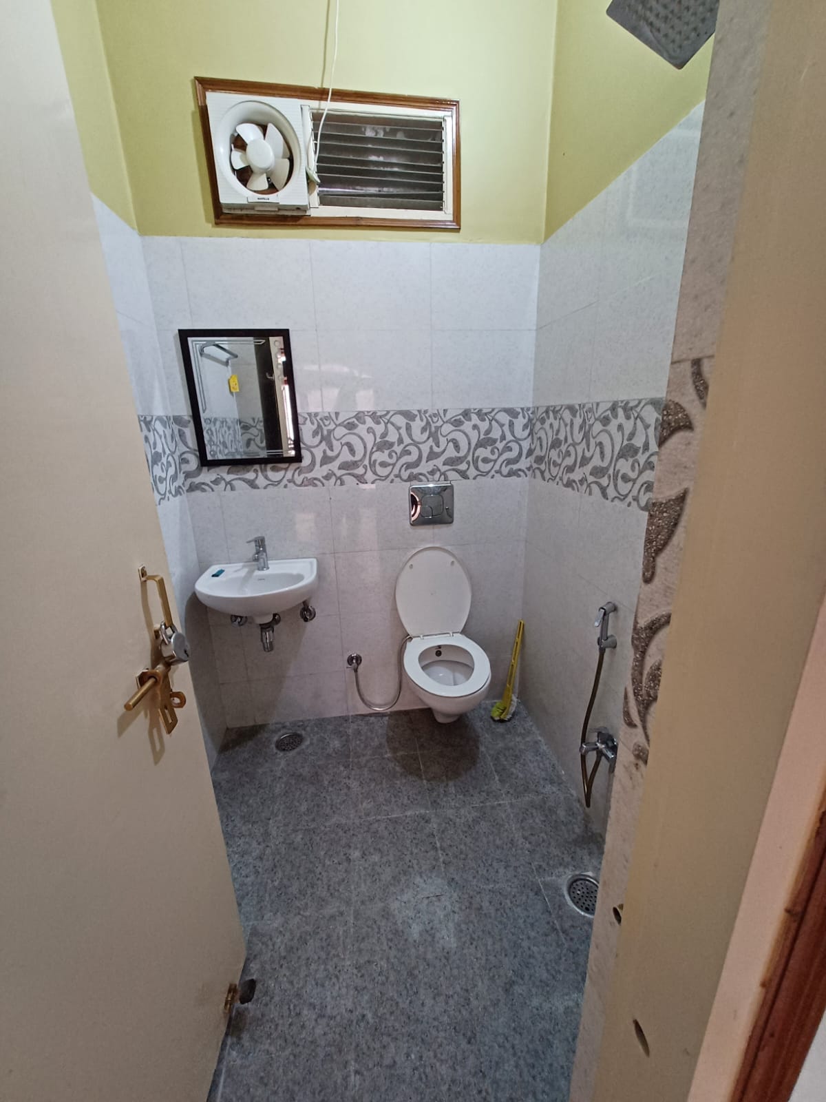 Rental 2 Bedroom 980 Sq.Ft. Apartment in Maple Heights, Sector 43