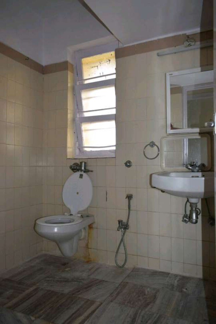Bathroom, raheja-estate 3 Bedroom 1000 Sq.Ft. Apartment In Borivali East Mumbai 6646235