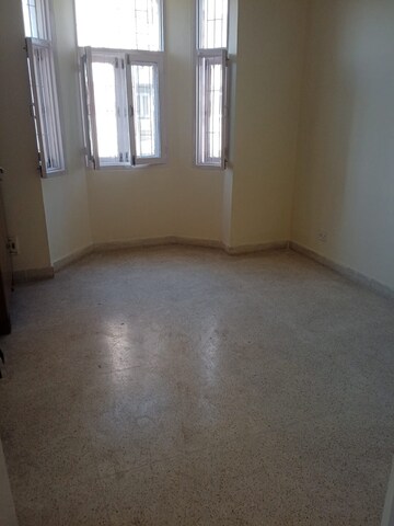 Room in 3.5 BHK Apartment at Ashoka Group Housing Society, Sector 56 – for Sale
