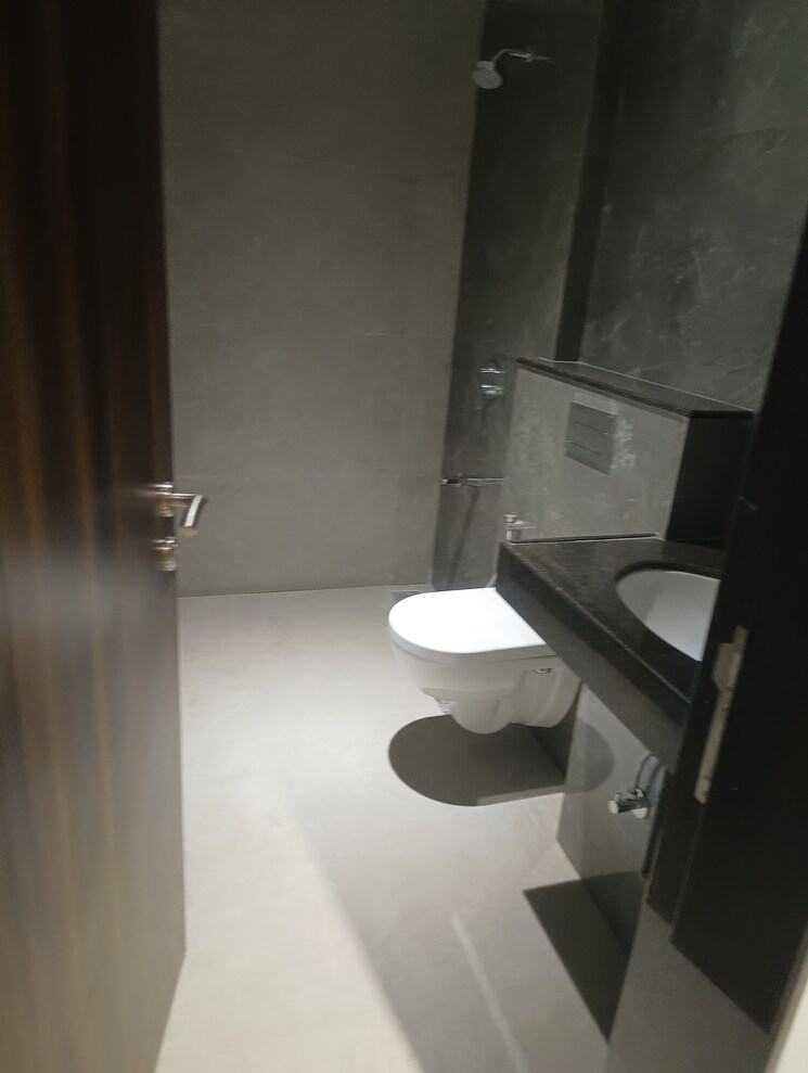 Bathroom, sheth-72-west 4 Bedroom 1735 Sq.Ft. Apartment In Andheri West Mumbai 6649837