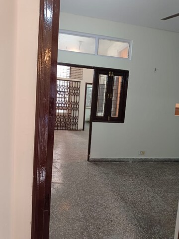 Room in 2 BHK Builder Floor at Lajpat Nagar – for Rent