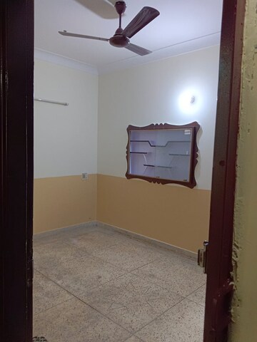 Room in 2 BHK Builder Floor at Lajpat Nagar – for Rent