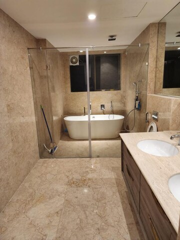 रेसिडेंशियल विला वर्ग यार्ड फॉर रीसेल इन सेक्टर 15आई गुड़गांव  6651885