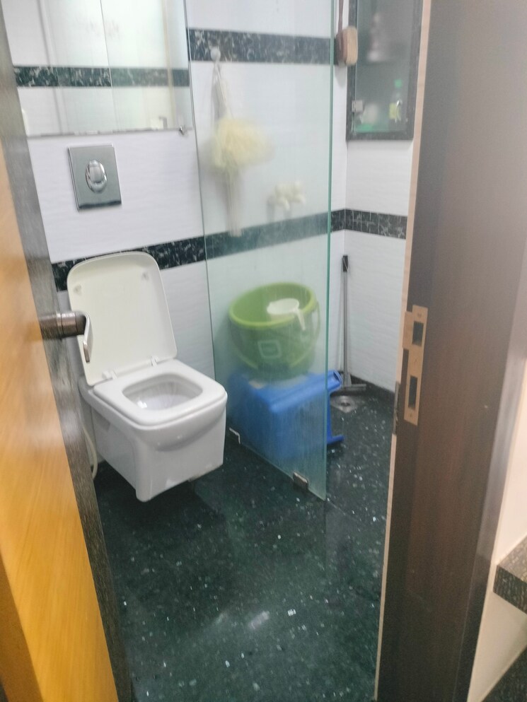 Bathroom, sindh-chambers 1 Bedroom 700 Sq.Ft. Apartment In Colaba Mumbai 6652965