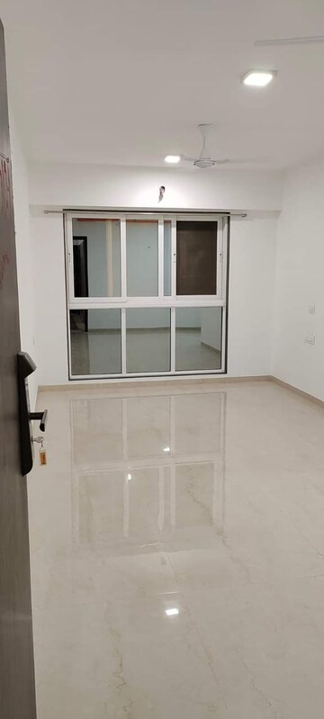 Room in 2 BHK Apartment at Platinum Life, Andheri West – for Rent