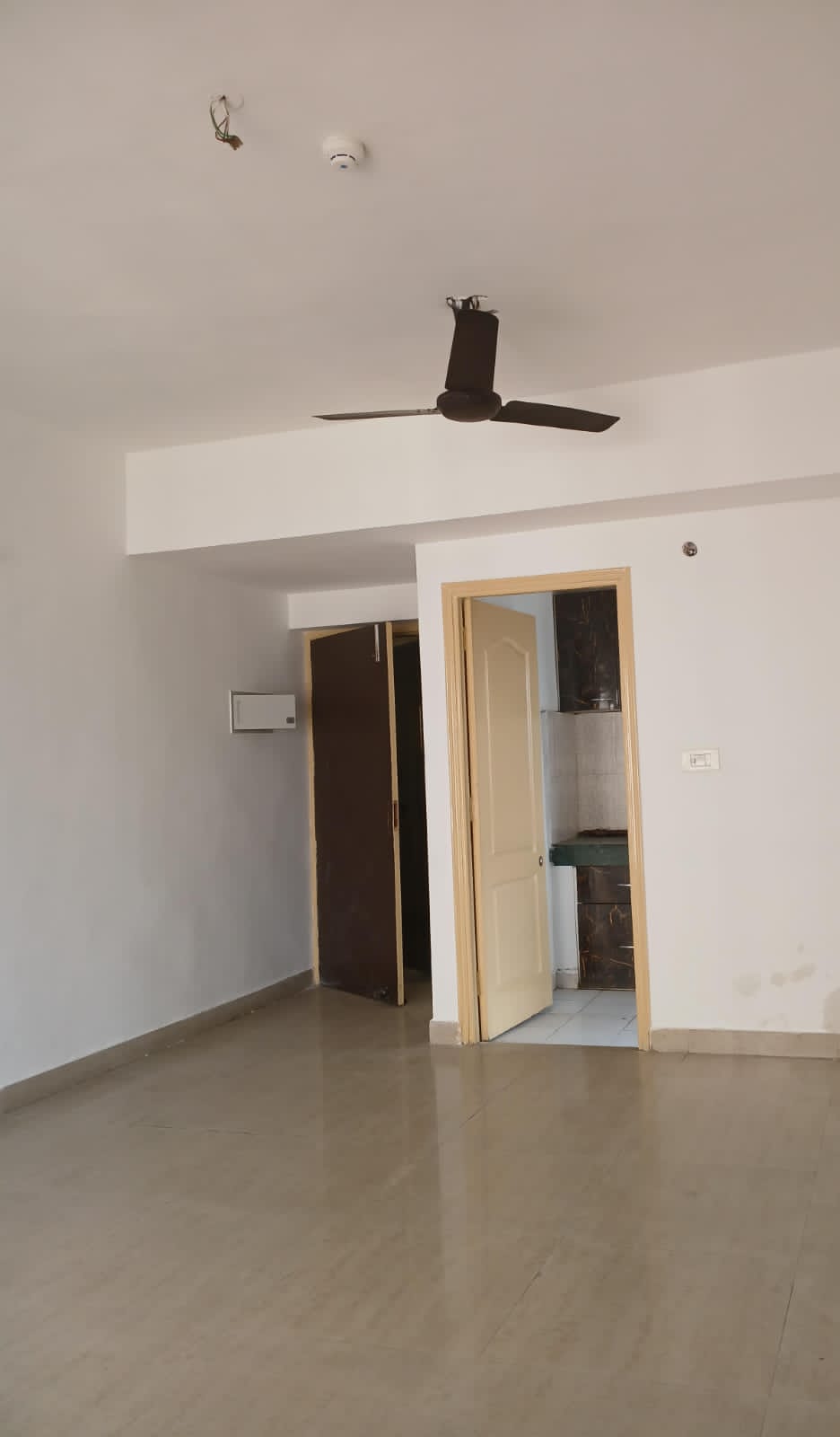 Rental 2 Bedroom 960 Sq.Ft. Apartment in Paras Tierea, Sector 137 Noida