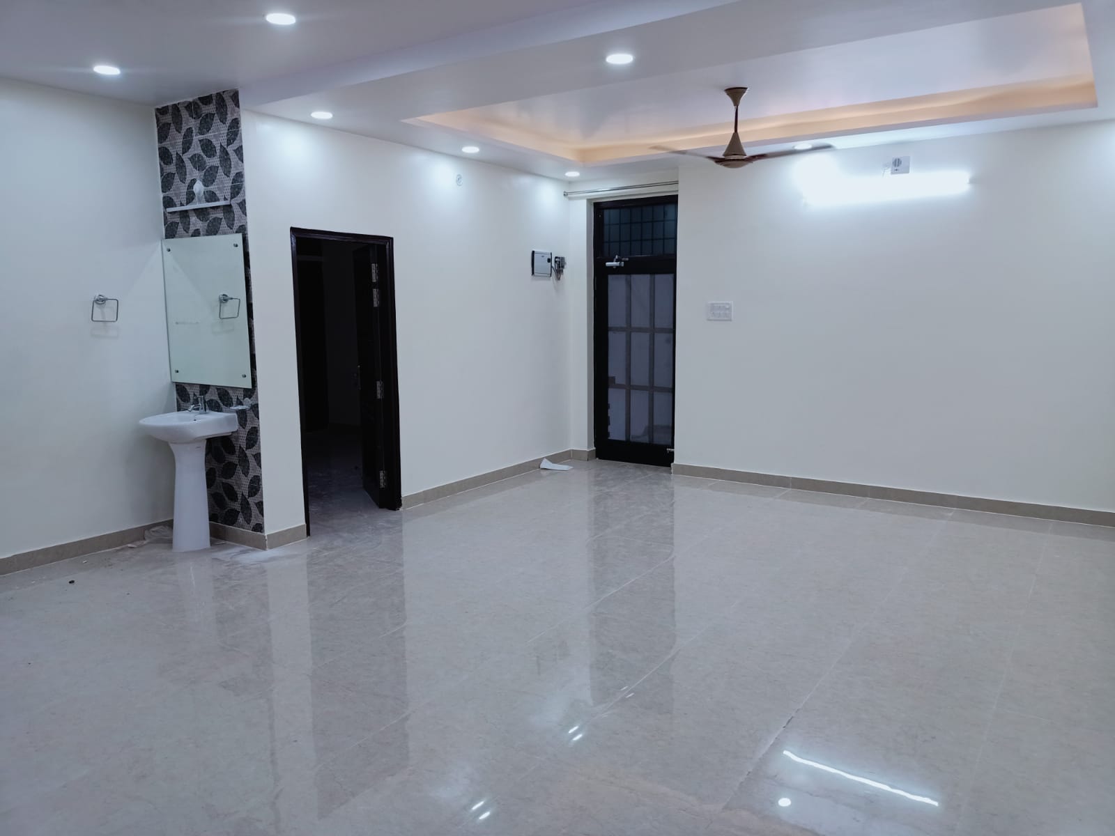 Rental 2 Bedroom 1000 Sq.Ft. Apartment in Aliganj Lucknow 6659604