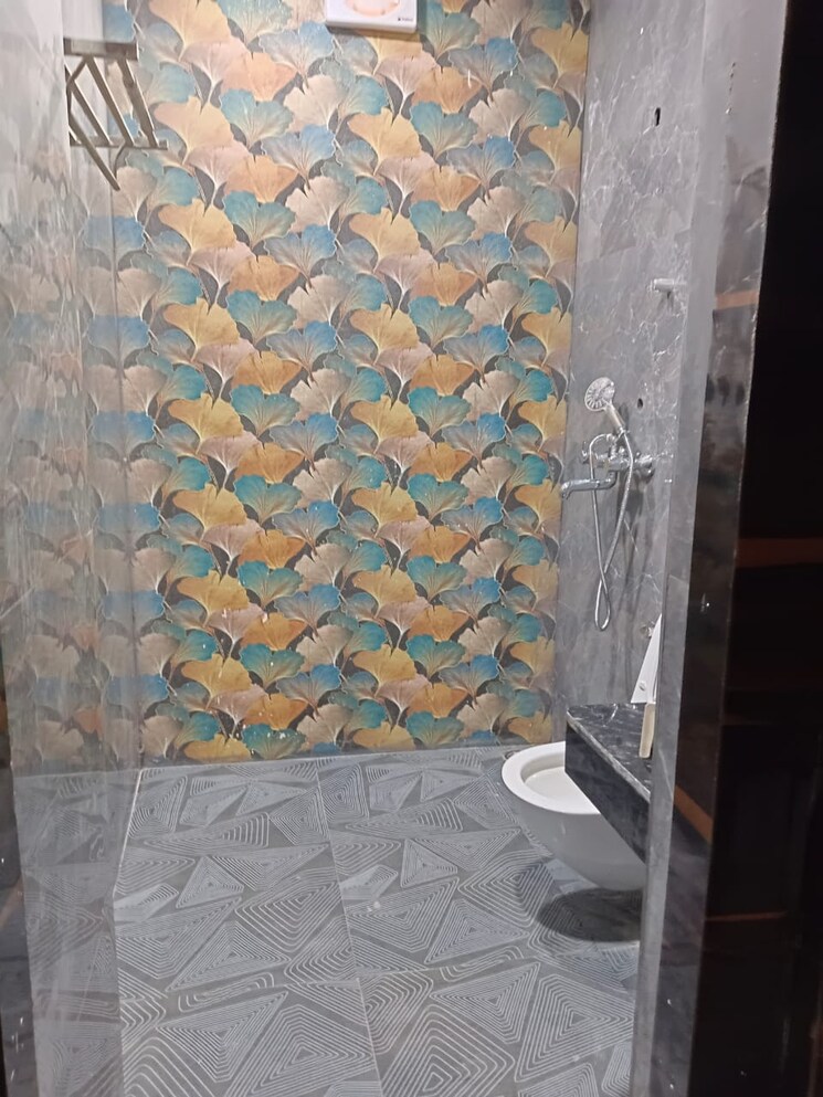 Bathroom, east of kailash 3.5 Bedroom 2552 Sq.Ft. Builder Floor In East Of Kailash Delhi 6661043