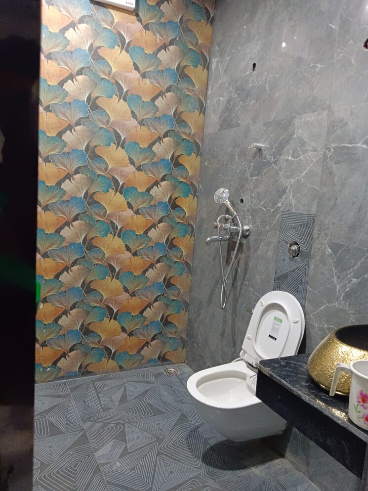 Bathroom, east of kailash 3.5 Bedroom 2552 Sq.Ft. Builder Floor In East Of Kailash Delhi 6661043