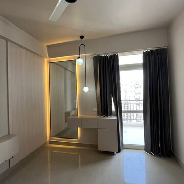 Room in 2 BHK Apartment at Suncity Avenue 76, Sector 76 – for Rent