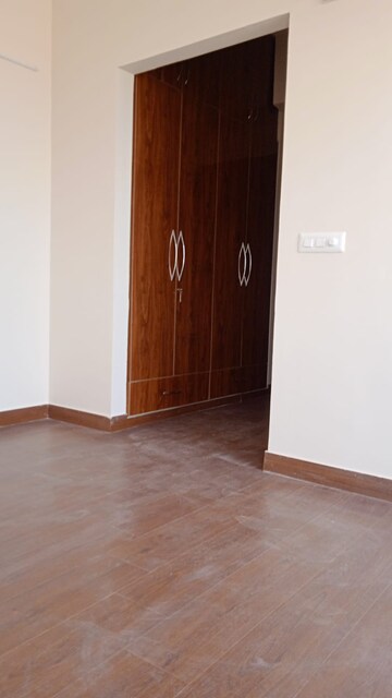 Room in 3.5 BHK Apartment at Umang Winter Hills, Sector 77 – for Sale
