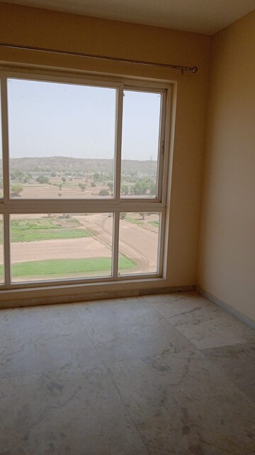 Room in 3.5 BHK Apartment at Umang Winter Hills, Sector 77 – for Sale