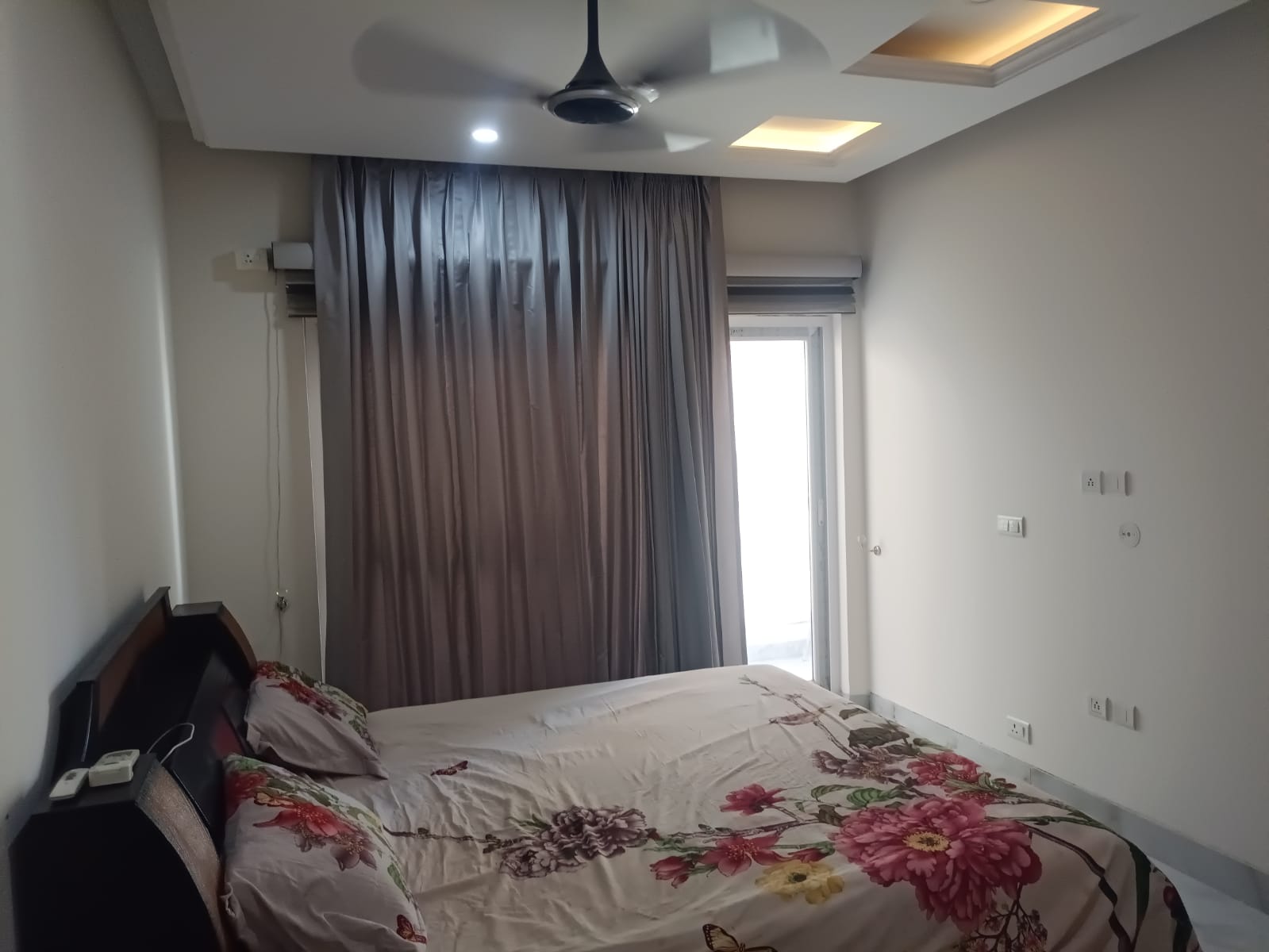 Rental 4 Bedroom 2800 Sq.Ft. Apartment in Mahalaxmi Lord Krishna