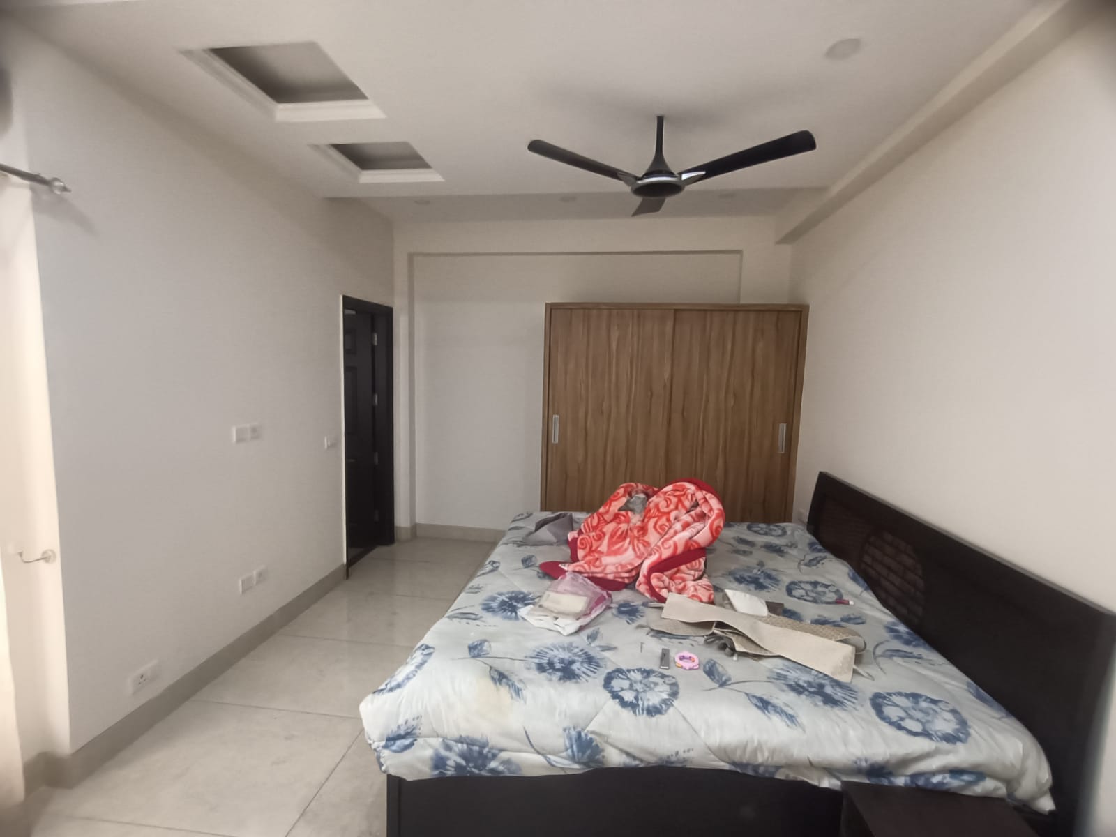 Rental 4 Bedroom 2800 Sq.Ft. Apartment in Mahalaxmi Lord Krishna