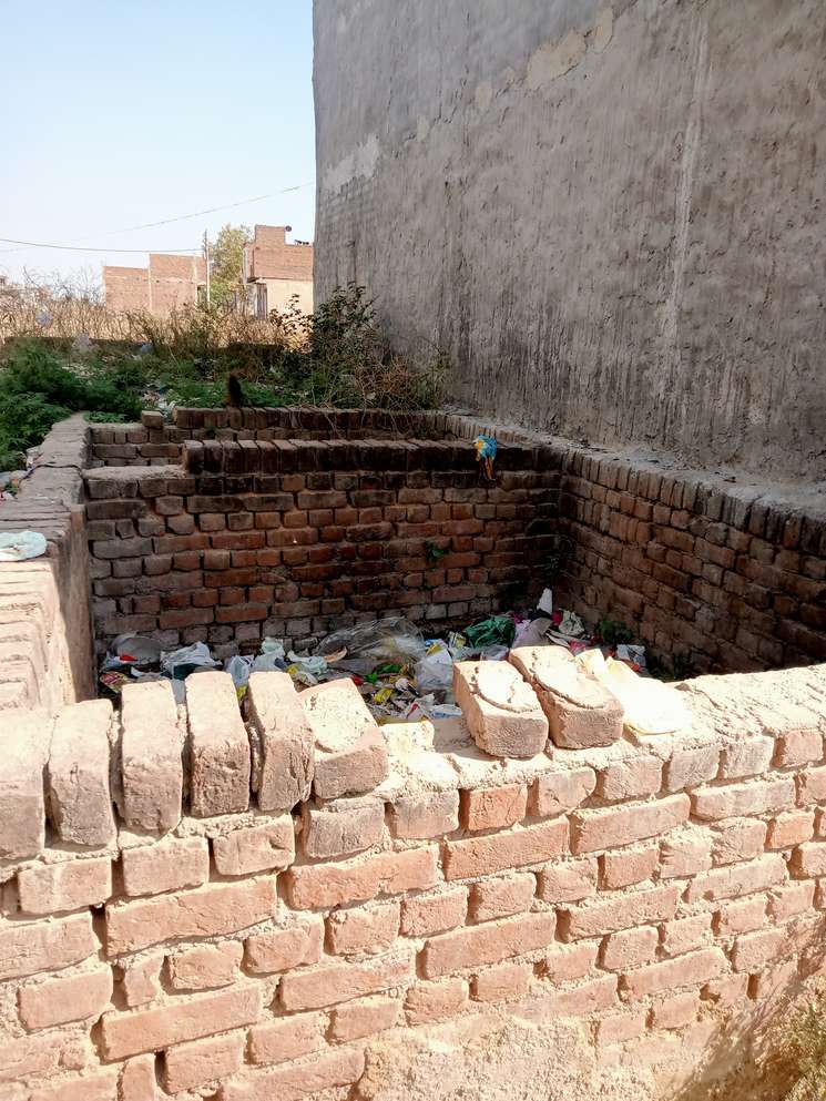 900 Sq.Ft. Plot in Fatehpur Beri Delhi