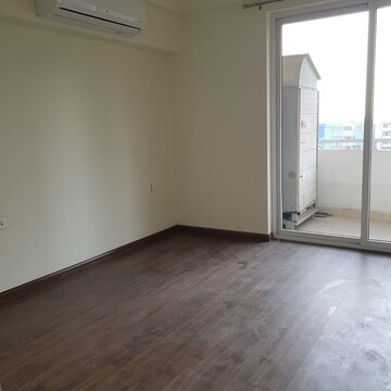 Room in 4 BHK Apartment at Emaar Palm Terraces Select, Sector 66 – for Rent