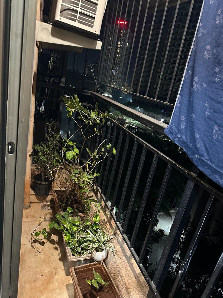 Balcony, garden-court 3 Bedroom 867 Sq.Ft. Apartment In Waghbil Thane 6669129