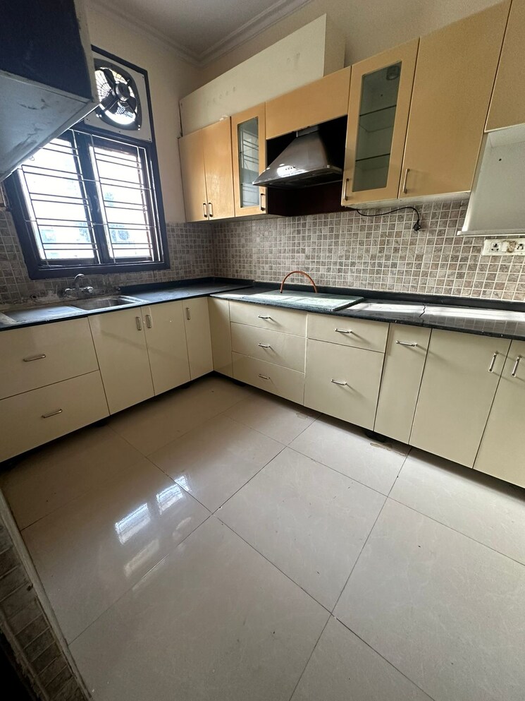 Kitchen, kohli-one-malibu-town 3 Bedroom 1350 Sq.Ft. Builder Floor In Sector 47 Gurgaon 6670425