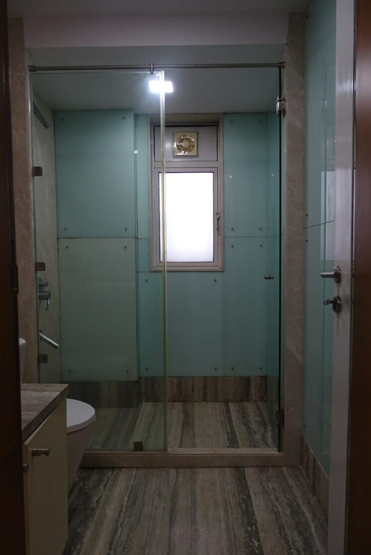 Bathroom, supreme-lake-superior 4 Bedroom 4000 Sq.Ft. Apartment In Powai Mumbai 6678444