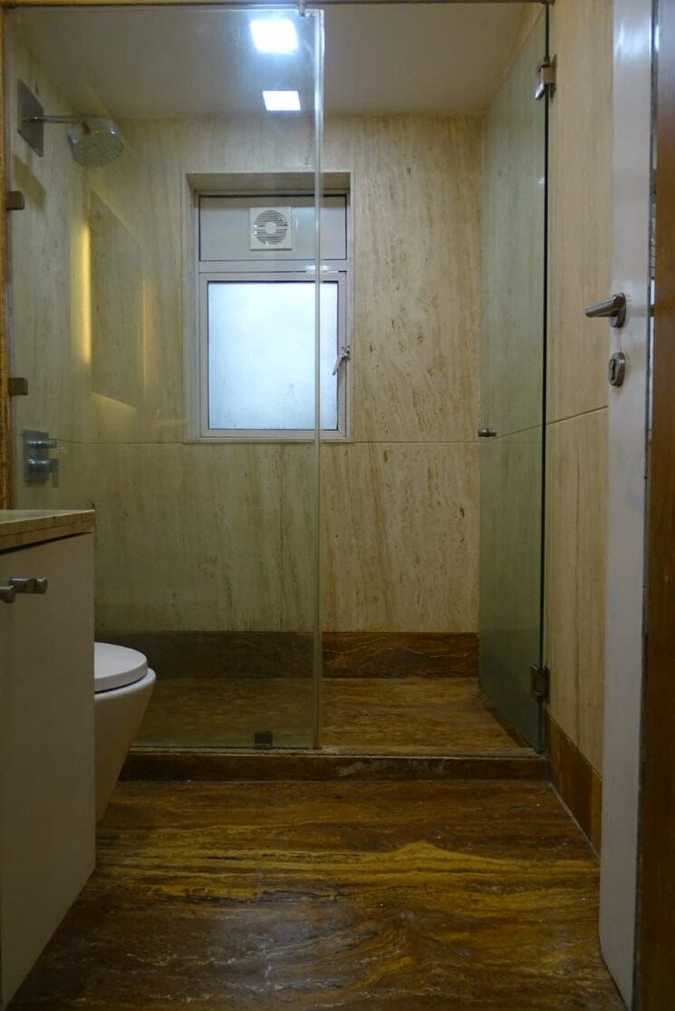 Bathroom, supreme-lake-superior 4 Bedroom 4000 Sq.Ft. Apartment In Powai Mumbai 6678444