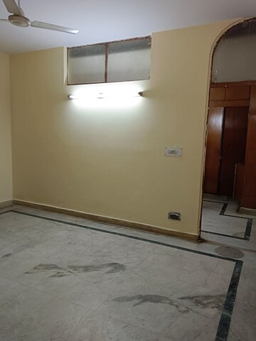 Room in 1 BHK Builder Floor at Lajpat Nagar – for Rent
