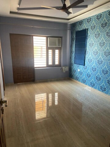 Room in 3 BHK Builder Floor at Sector 19 – for Rent