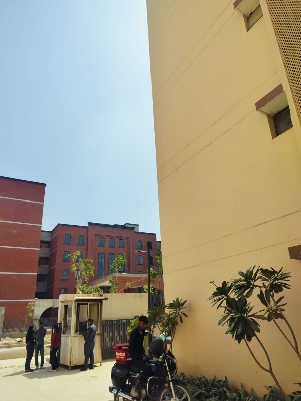 Resale Property in Shalimar One World Valencia County 6+ Flats for