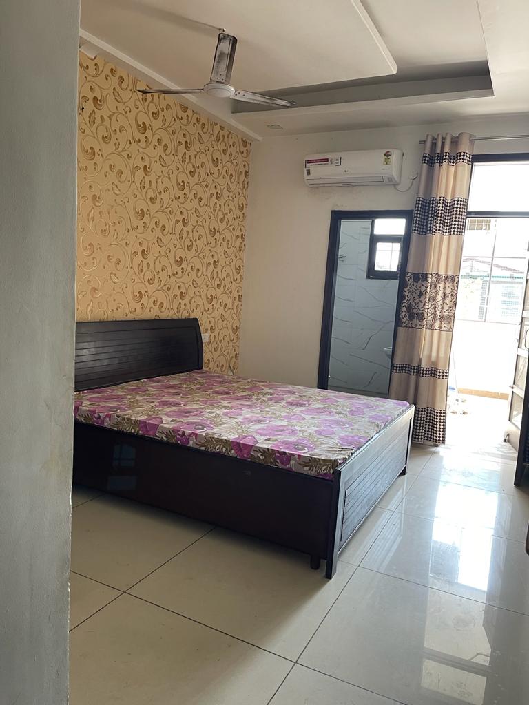 Rental 3 Bedroom 1500 Sq.Ft. Apartment in Vip Road Zirakpur 6689433