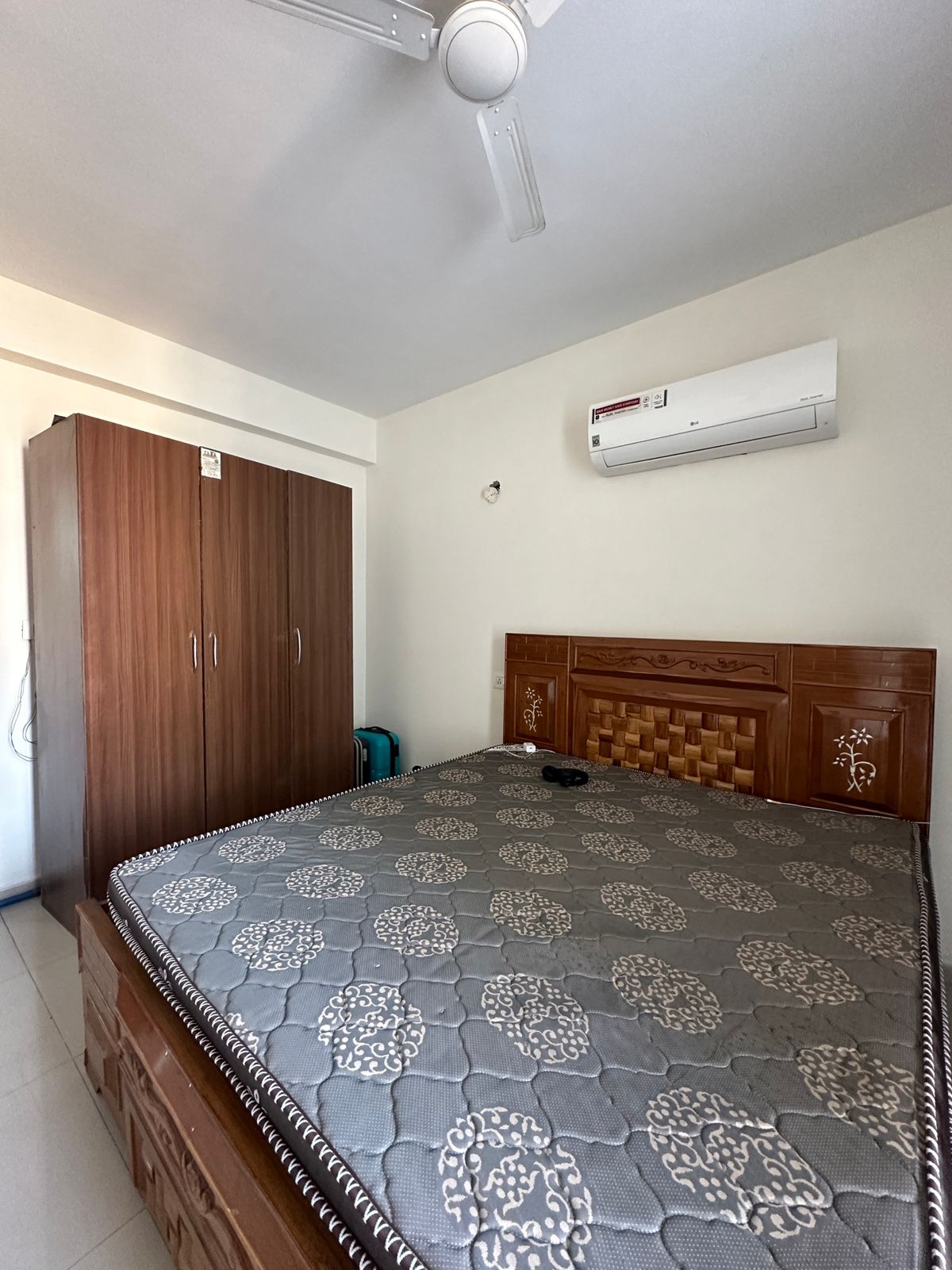 Rental 3 Bedroom 1550 Sq.Ft. Apartment in Vip Road Zirakpur 6689449