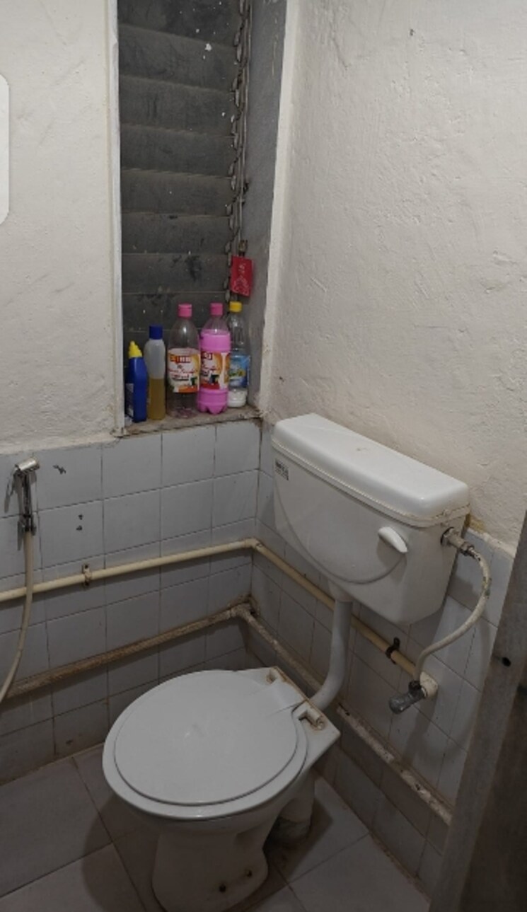 Bathroom, sunrise-chs-khar 3 Bedroom 1200 Sq.Ft. Apartment In Khar West Mumbai 6690293